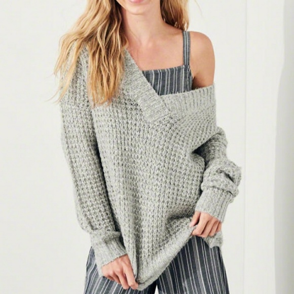 ⚠️LAST ONE⚠️NWT HOLLISTER OVERSIZED COZY SWEATER - Picture 2 of 6